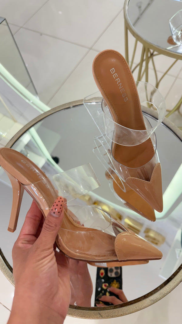 135 ZAPATILLA PICUDA BEIGE CORAZÓN